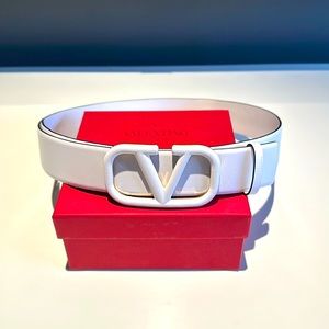 BRAND NEW never worn wide Valentino white leather belt!